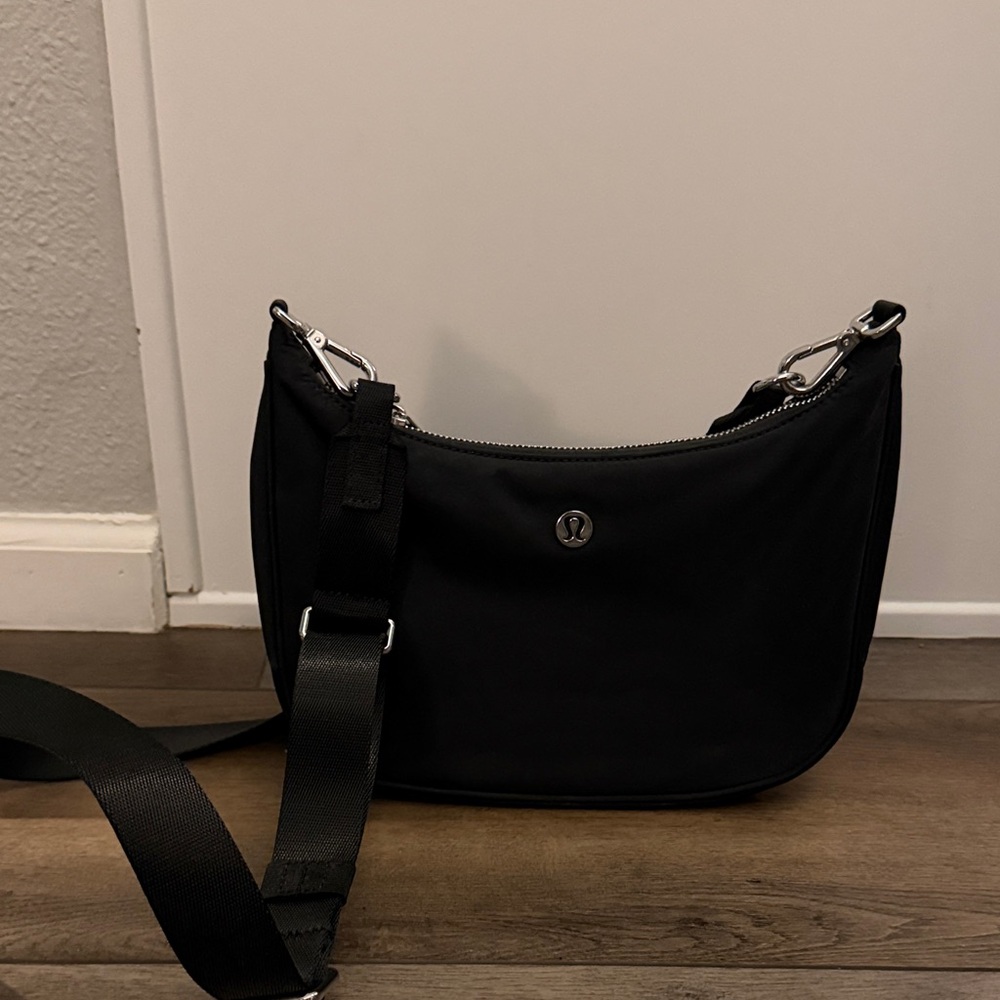 Black Lululemon Crossbody Bag